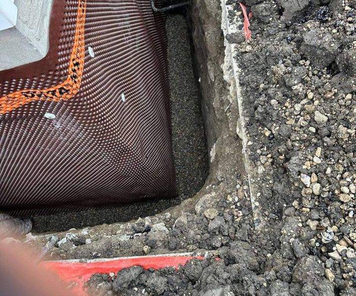 Dimpled drainage membrane installed on the foundation with gravel drainage at the footing